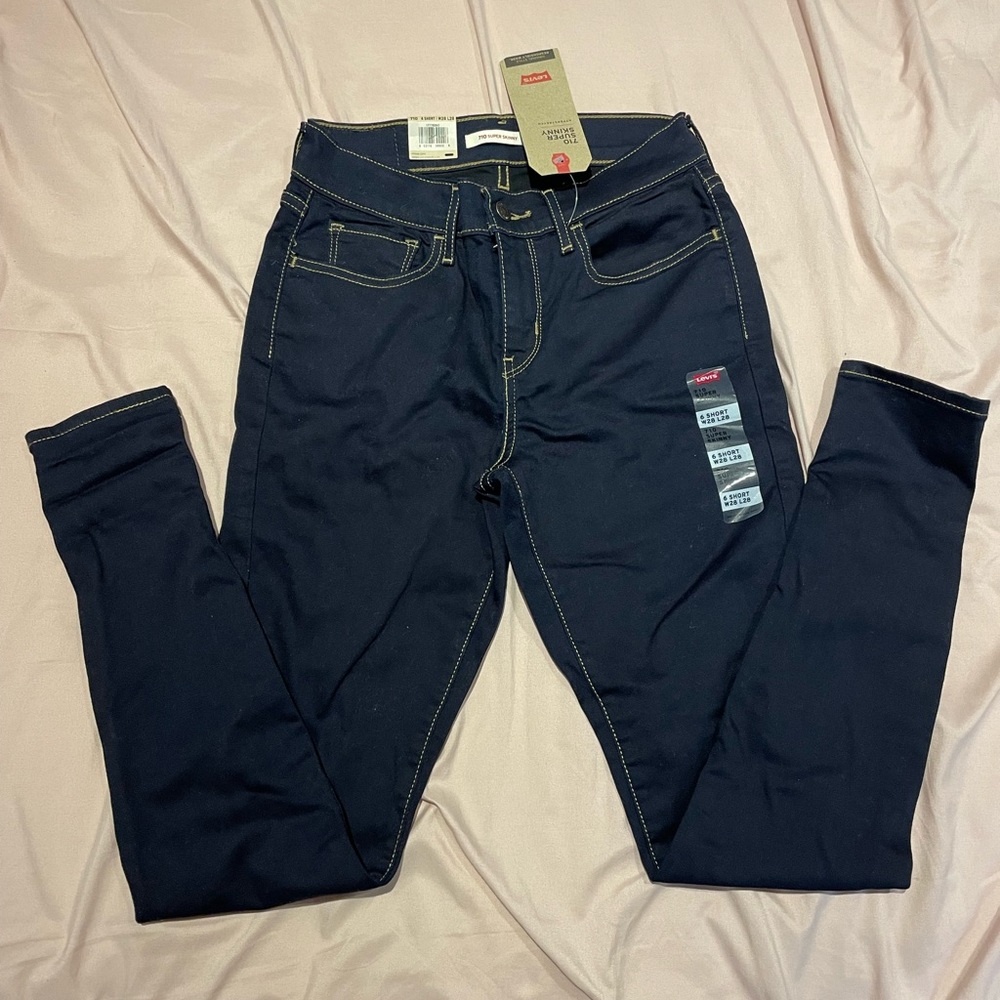 *NWT* Levi’s Dark Blue Mid-Rise 710 Super Skinny Jeans